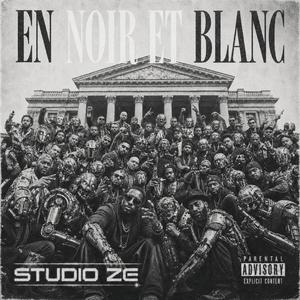Toute en noir