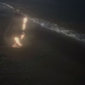 见面少 别爱上别人