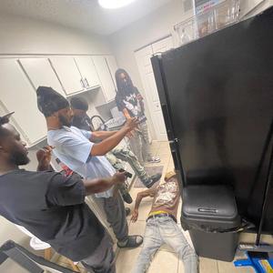 LA AUTO (123) (feat. 4UNCHO)