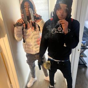 Free Mike (feat. 7900 Yella)