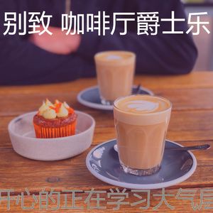 优美时髦的咖啡店器乐