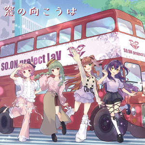 窓の向こうは