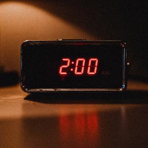 ZWEI UHR NACHTS