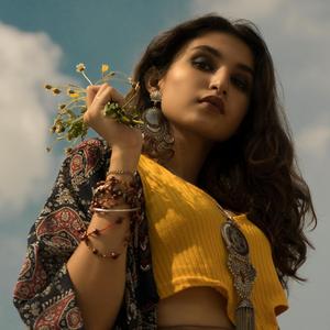 Dilwale Groove Remix” – classic Bollywood nostalgia + dance vibe