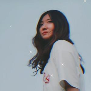 挥着翅膀的女孩（翻自 王小帅）