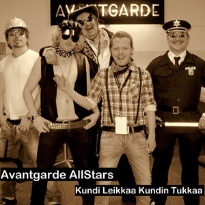 Kundi Leikkaa Kundin Tukkaa