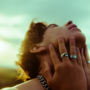 Corps pâle sans sourire