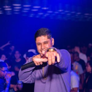 Vai Passando a Mão Agacha e Vai