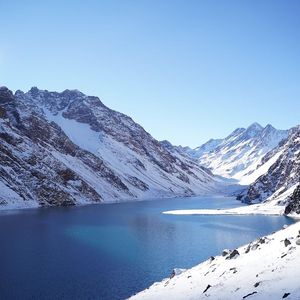 《雨天共撑的伞》