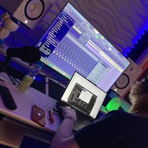 inna stu (feat. ezriigh)