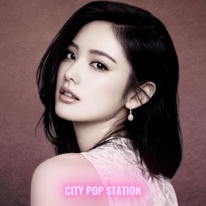 朝日に染まるホームで（Platform in the Morning Light）