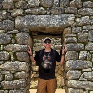 CITY WALLS (Radio Edit)