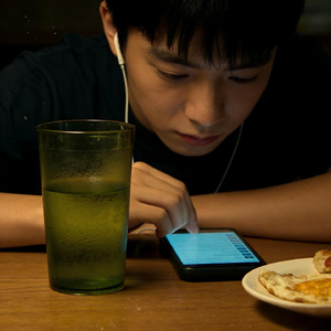 世界不过是左眼到右手的距离