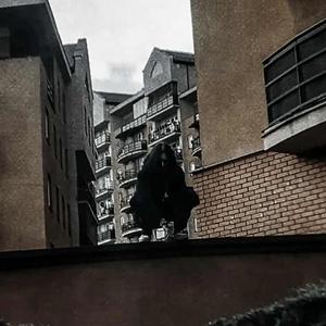 gdzieś pomiędzy czarnym a białym