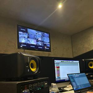 Baby Rock (feat. BiigFlash)