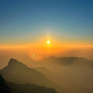 暖かく優しい冬の夜明け