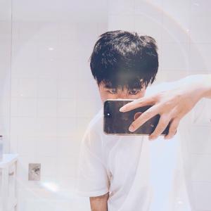 一个人在家自嗨