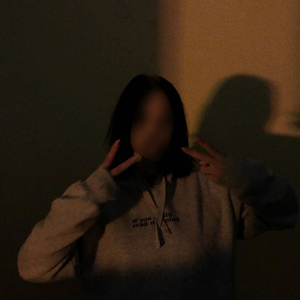 присядь.
