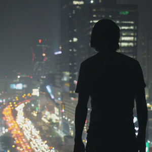 空っぽの空に潰される