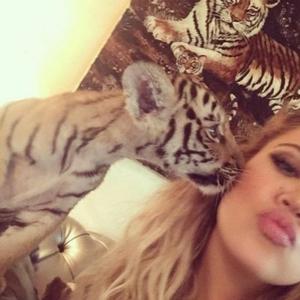 ME TOO (feat. maxo xoxo)