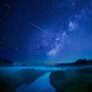 星空下接吻的情人