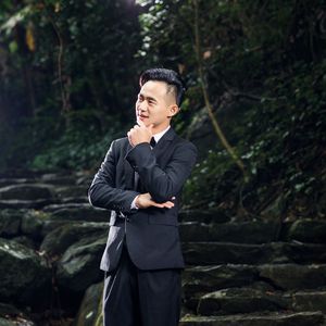 心痛唤不回一个你 伴奏