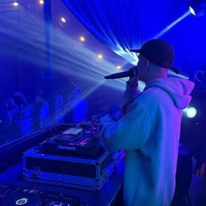 Senta e Cala a Boca (MC Jacaré)