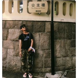 假装，你看不见的心痛