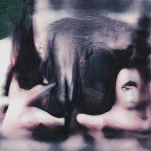 Te percibo en las praderas, en los edificios, en los tuneles, me observas con esa semejanza particular y melancolica