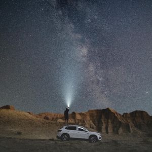 孤路伴星光