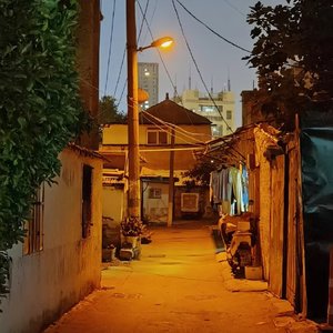 旧巷路灯
