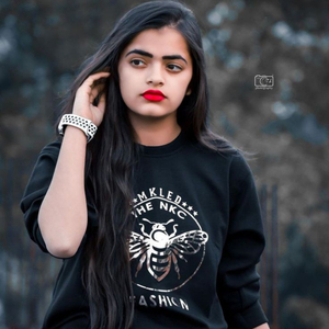 अरी एक आंख मत मीच धक धक डील में ह च