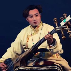 青稞穗间的卓玛