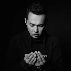 Ақын кетіп барады