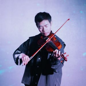 挥着翅膀的女孩-小提琴