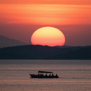 连空气都变得很暖