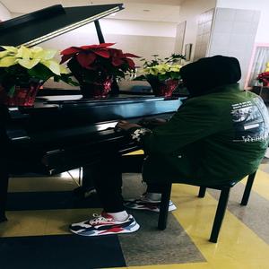 Snakes (feat. lil maineo)