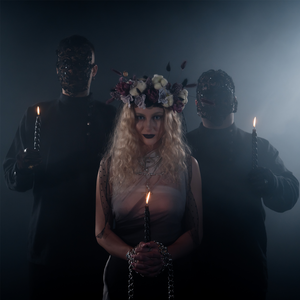 А в глазах её