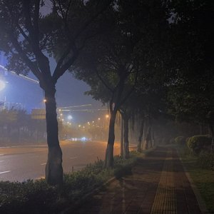 晚风吹过耳机线