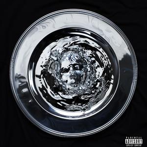 火车站的广场前