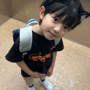 《童话幻灭》-刘华逍