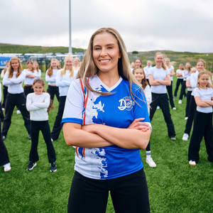 Veifum fánanum hátt