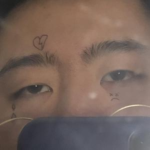 我心碎我emo但我忍不住摇头