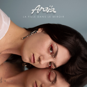 La fille dans le miroir