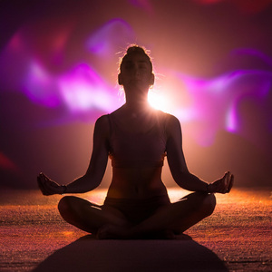 La Meditación Pacífica Envuelve Suavemente