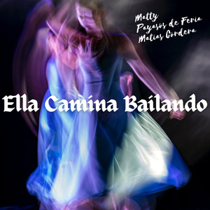 Ella Camina Bailando