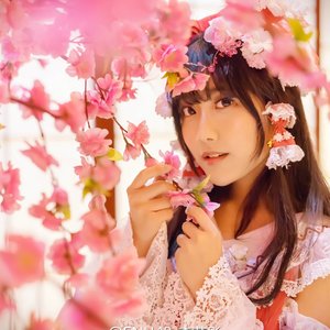 李艺彤极乐净土中文翻唱