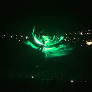 如果世界太过荒谬那就一起逃离