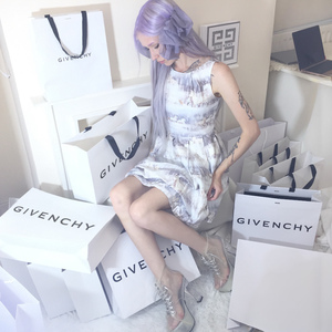 GIVENCHY