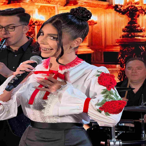 Azi Roxana Cântă